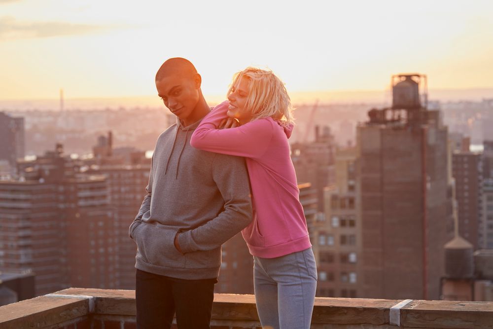 Толстовка с капюшоном женская Hoodie светло-желтая - фото 6