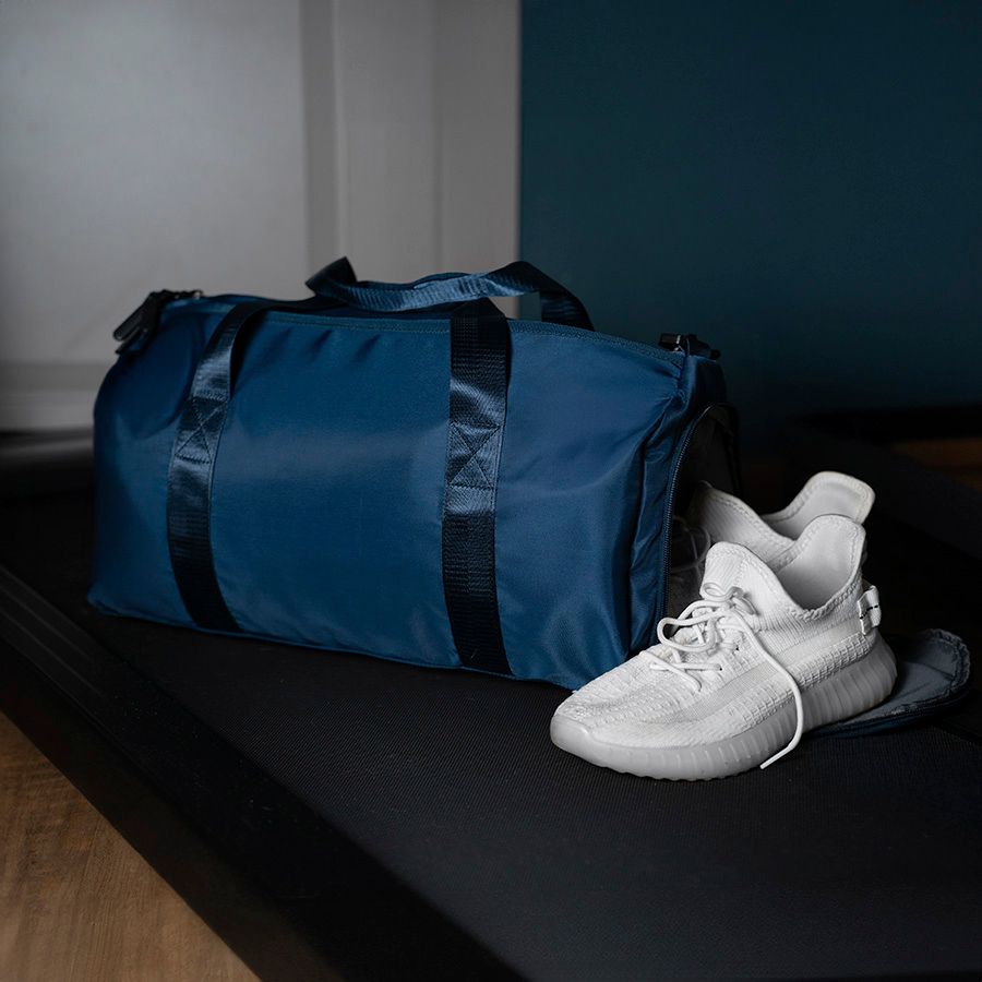Сумка спортивная Gym; серая; 45х21х20 см; из водостойкого материала. темно-синий - фото 6