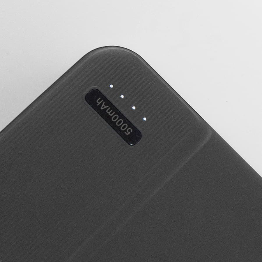 Универсальный аккумулятор Flash 5 5000 мАч с подсветкой и soft touch черный 9,8х6.3х1,3 см - фото 4
