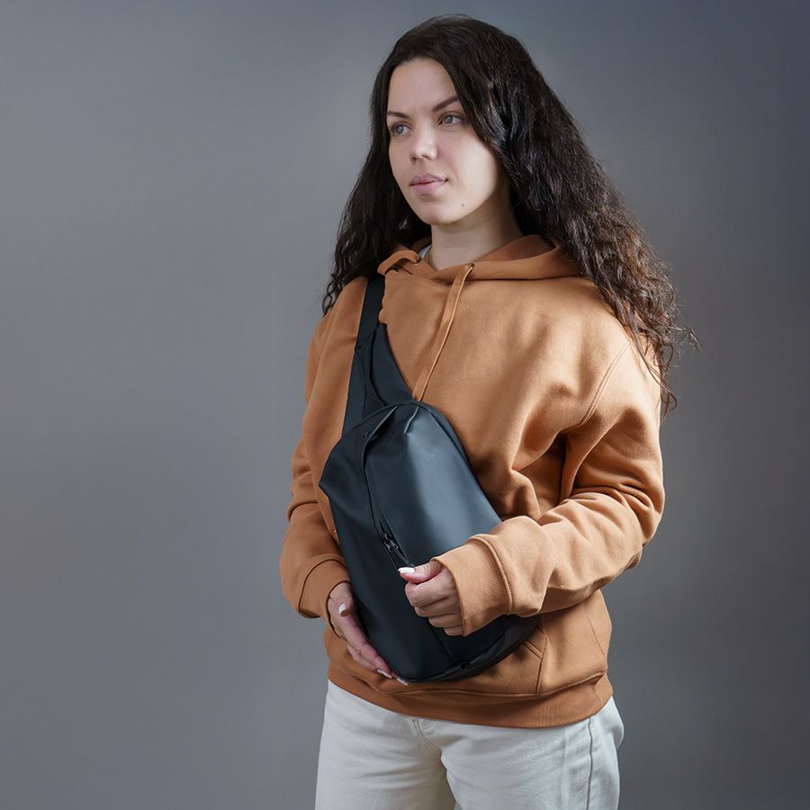 Сумка на плечо водостойкая Sling чёрный 33 х 18 х11 см 100% полиуретан черный - фото 10