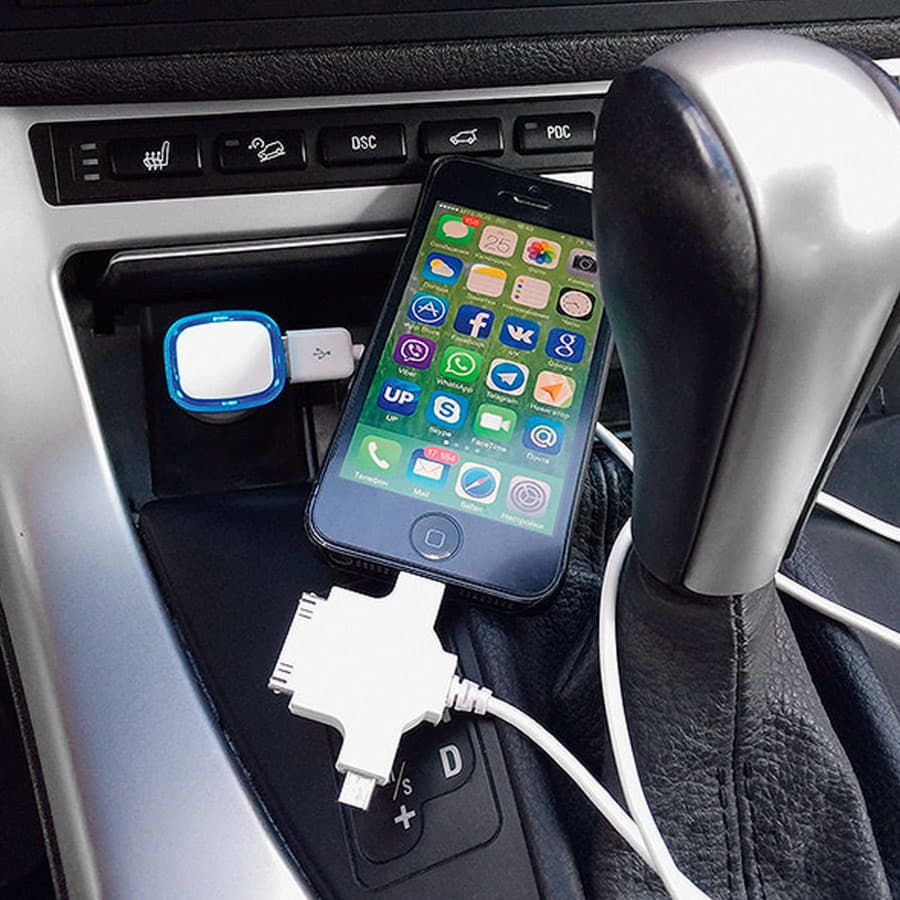 Автомобильный адаптер Mobicar для зарядки мобильных устройств с подсветкой и двумя USB-портами белый синий - фото 3
