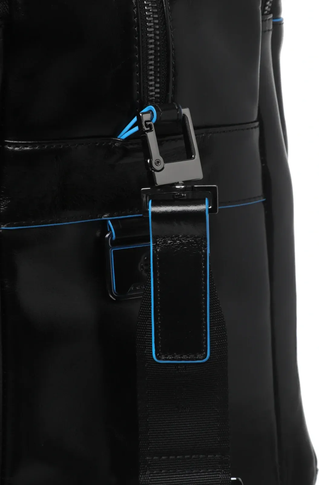 Сумка дорожная Piquadro Blue Square BV4342B2/N с отделением для ноутбука 15 черная натур.кожа, 29 л - фото 3