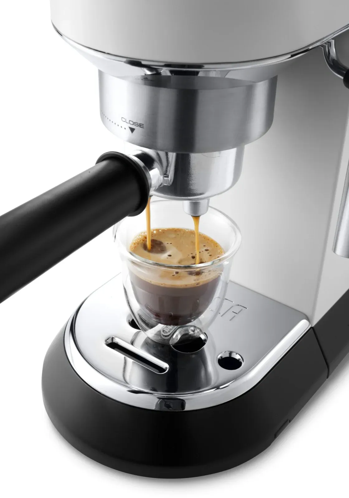 Кофеварка рожковая Delonghi EC685.W 1350Вт белый - фото 4