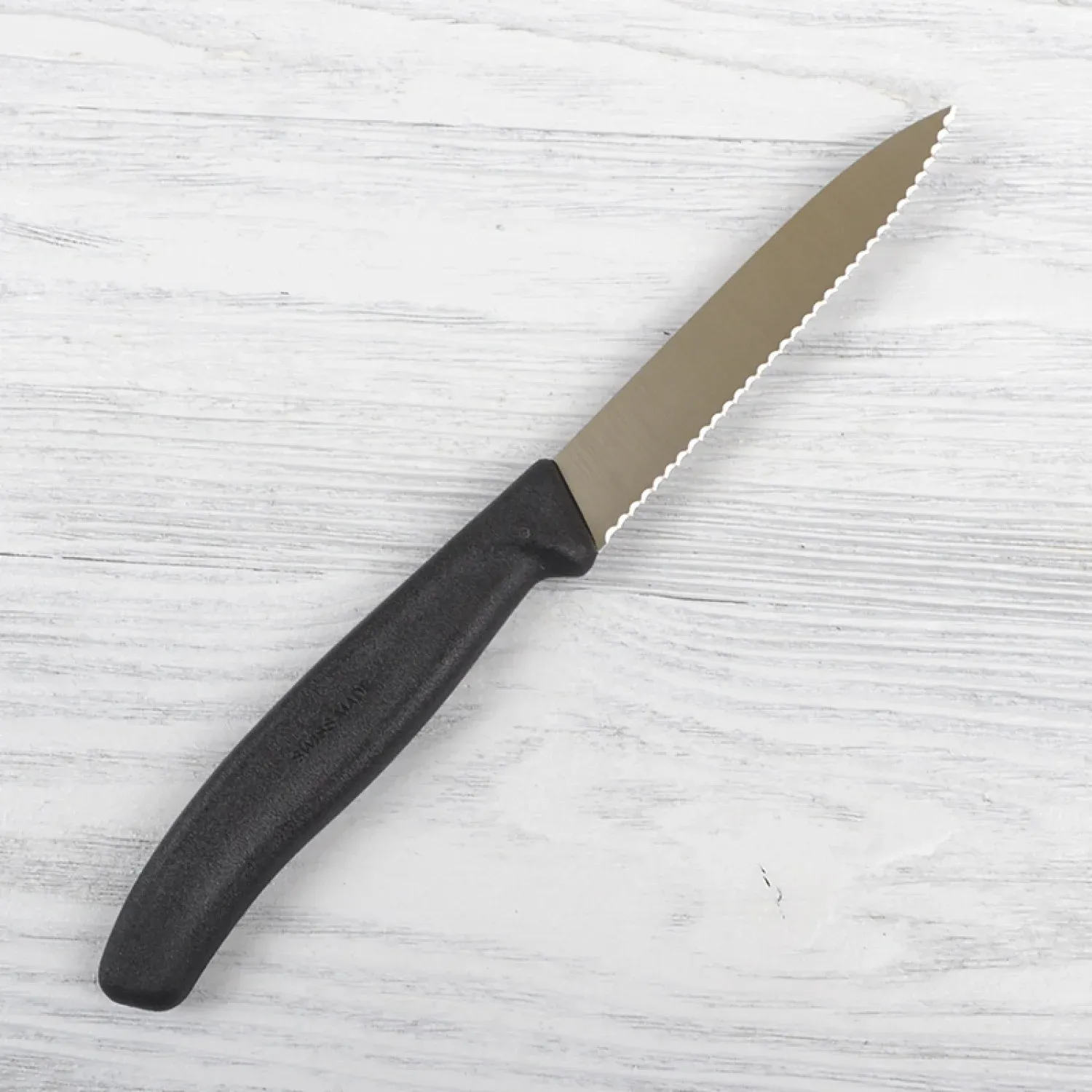 Нож кухонный Victorinox Swiss Classic 6.7733 стальной для чистки овощей и фруктов лезв.100мм серрейт. заточка черный - фото 2