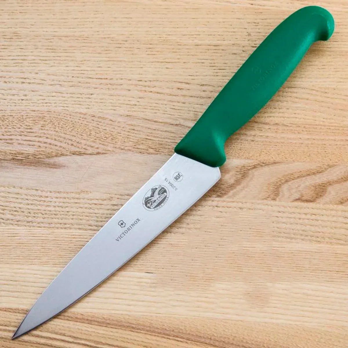 Нож кухонный Victorinox Fibrox 5.2004.15 стальной разделочный лезв.150мм прямая заточка зеленый - фото 2