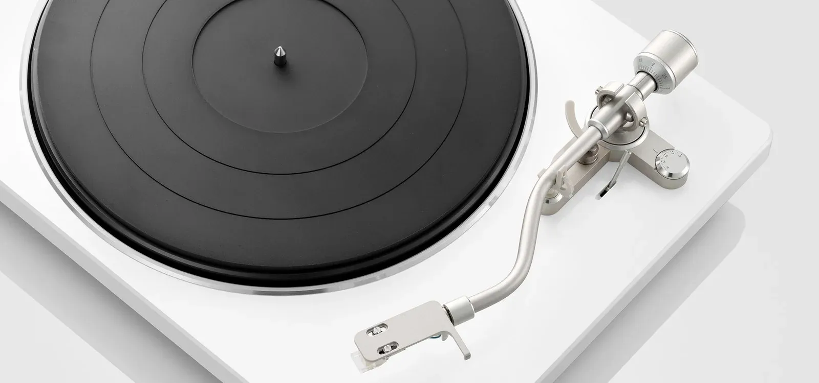 Проигрыватели винила DENON DP-400 белый