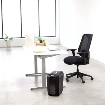 Шредер Fellowes PowerShred LX65 черный секр.P-4 фрагменты 10лист. 22лтр. скрепки скобы пл.карты - фото 8