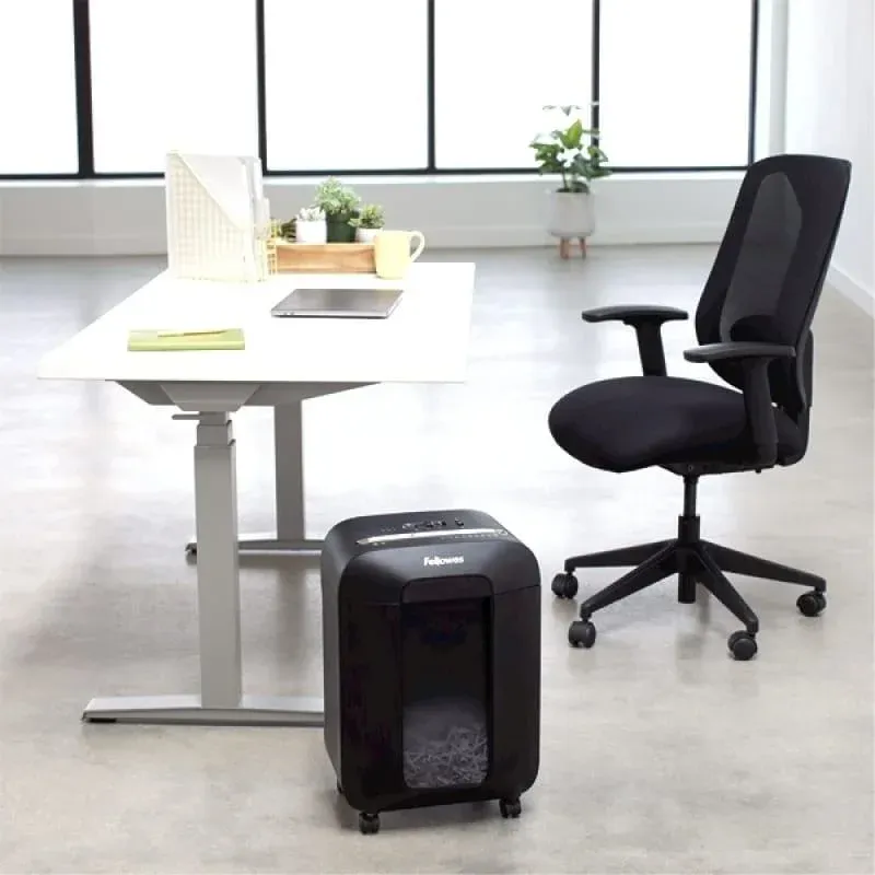 Шредер Fellowes PowerShred LX85 черный секр.P-4 фрагменты 12лист. 19лтр. скрепки скобы пл.карты - фото 3