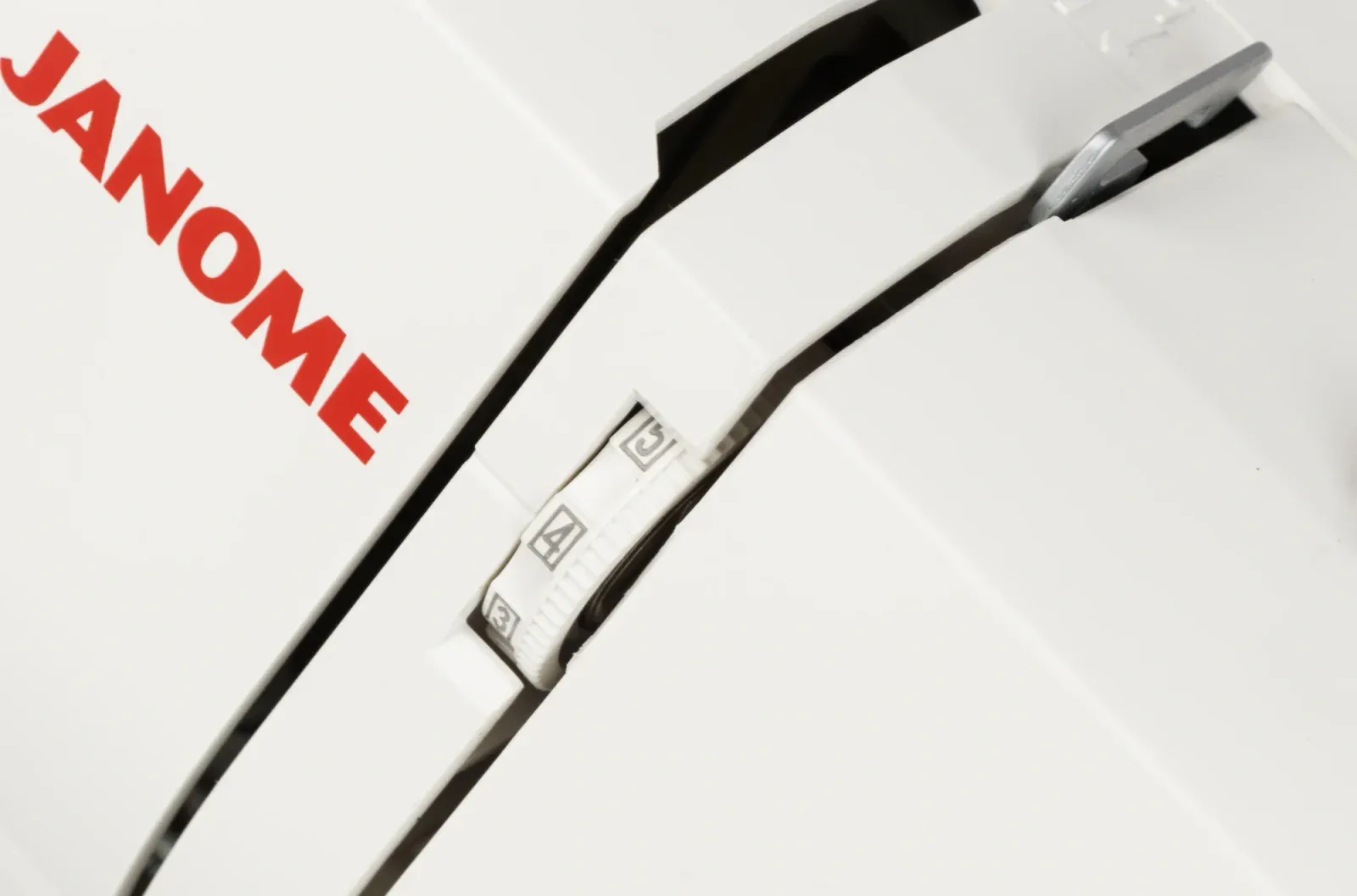 Швейная машина Janome 311PG белый/розовый - фото 4