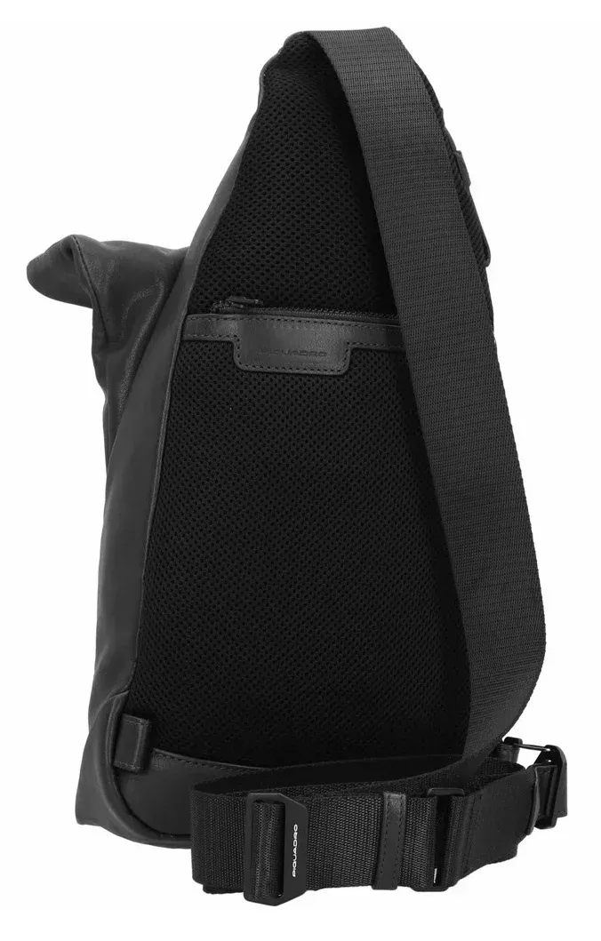 Рюкзак слинг Piquadro Harper CA5678AP/N черный натур.кожа - фото 2