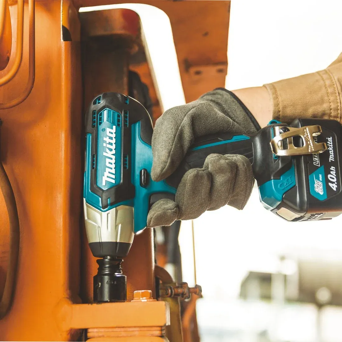 Гайковерт Makita TW140DWAE аккум. патрон:квад.3/8 кейс в комплекте - фото 1