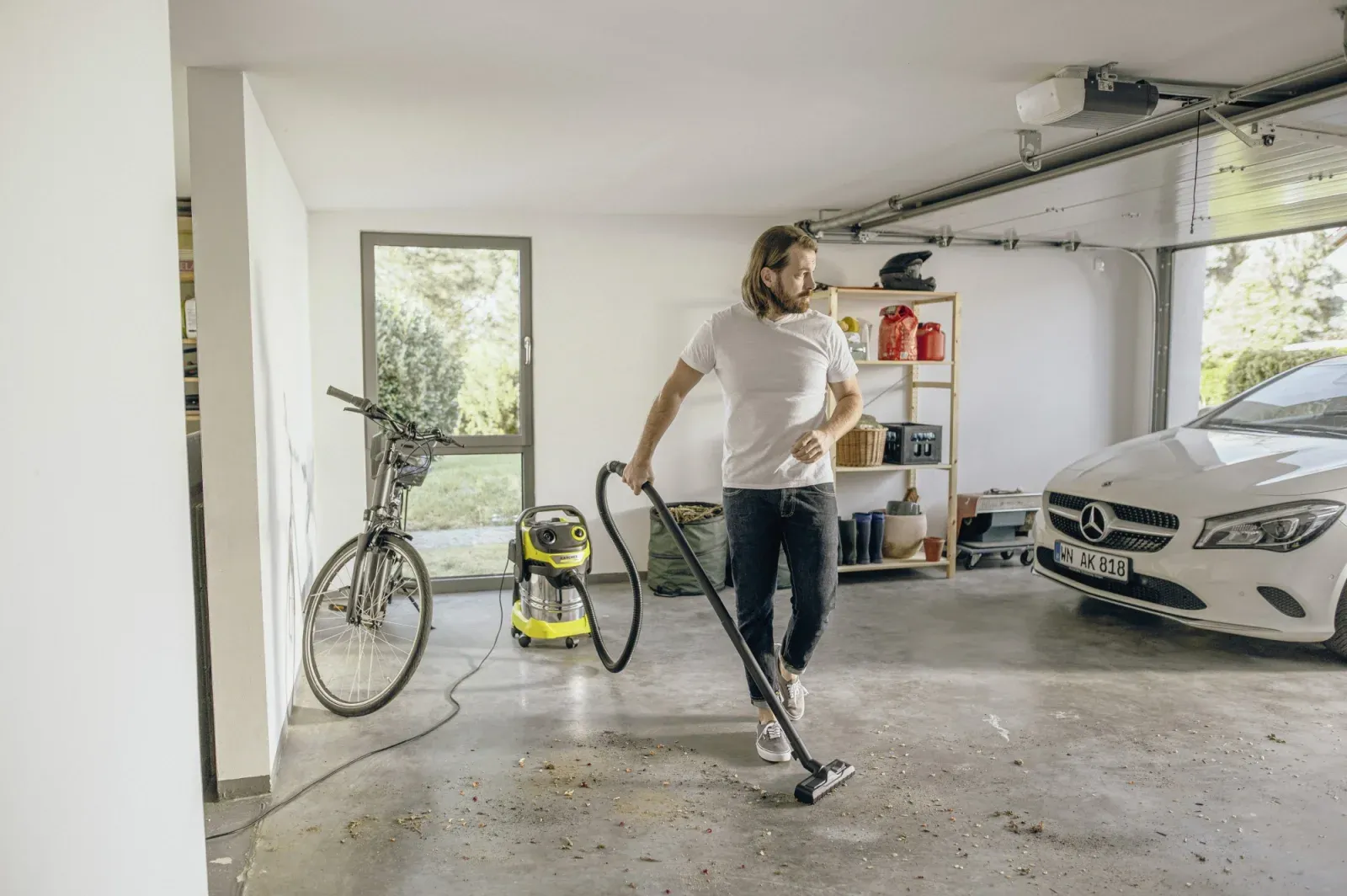 Строительный пылесос Karcher WD 5 S V-25/5/22 1100Вт уборка: сухая/сбор воды/выдув желтый - фото 1