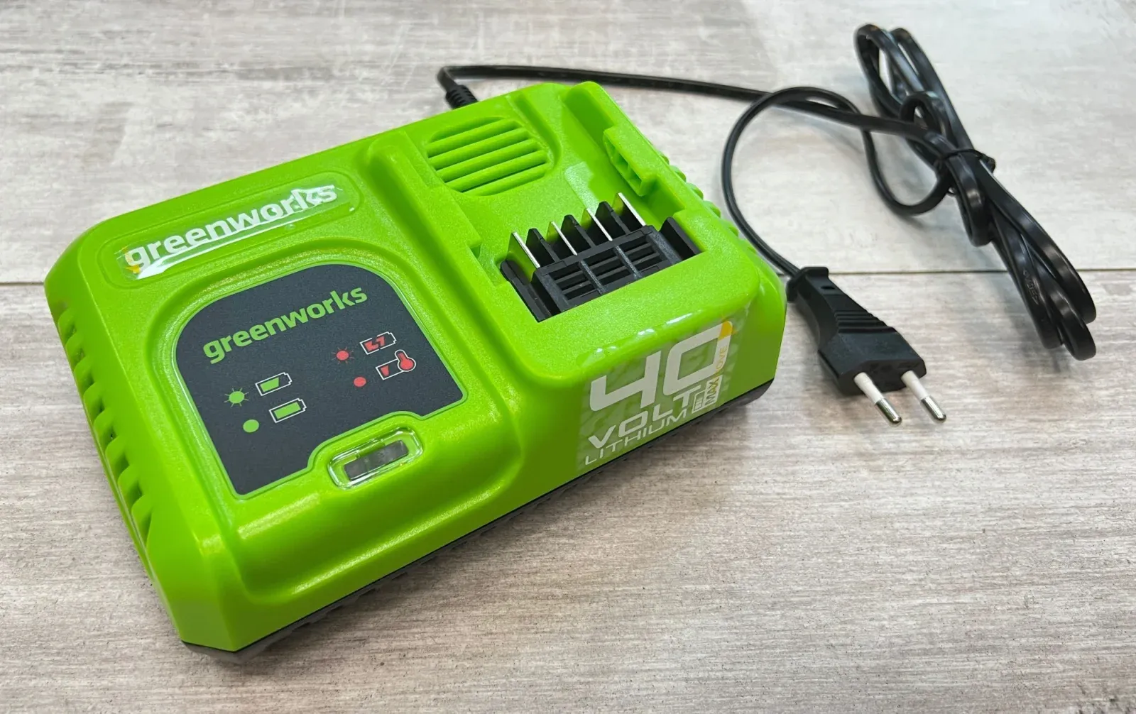 Зарядное устройство Greenworks G40UC5 2945107 - фото 6