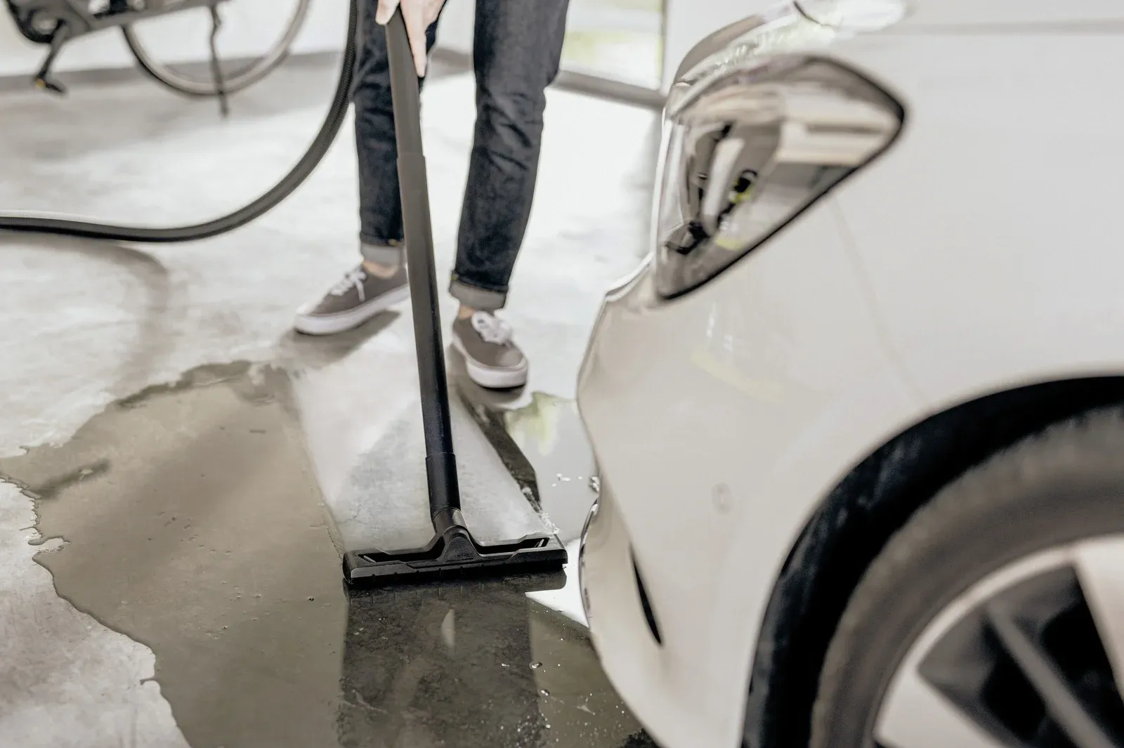 Строительный пылесос Karcher WD 4 P V-20/5/22 1000Вт уборка: сухая/сбор воды/выдув желтый - фото 3