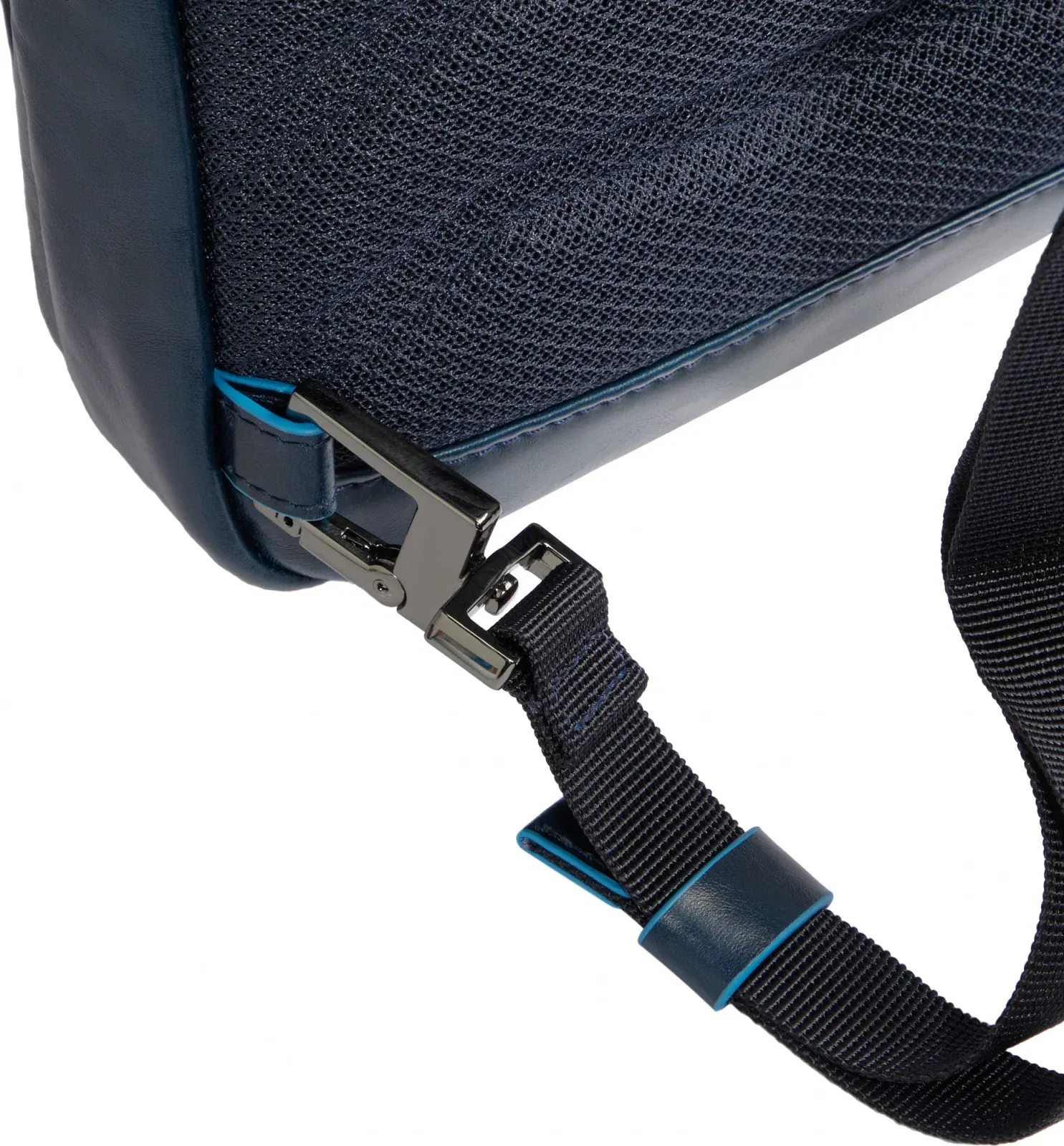 Рюкзак слинг мужской Piquadro Blue Square CA6589B2/BLU2 темно-синий натур.кожа - фото 5