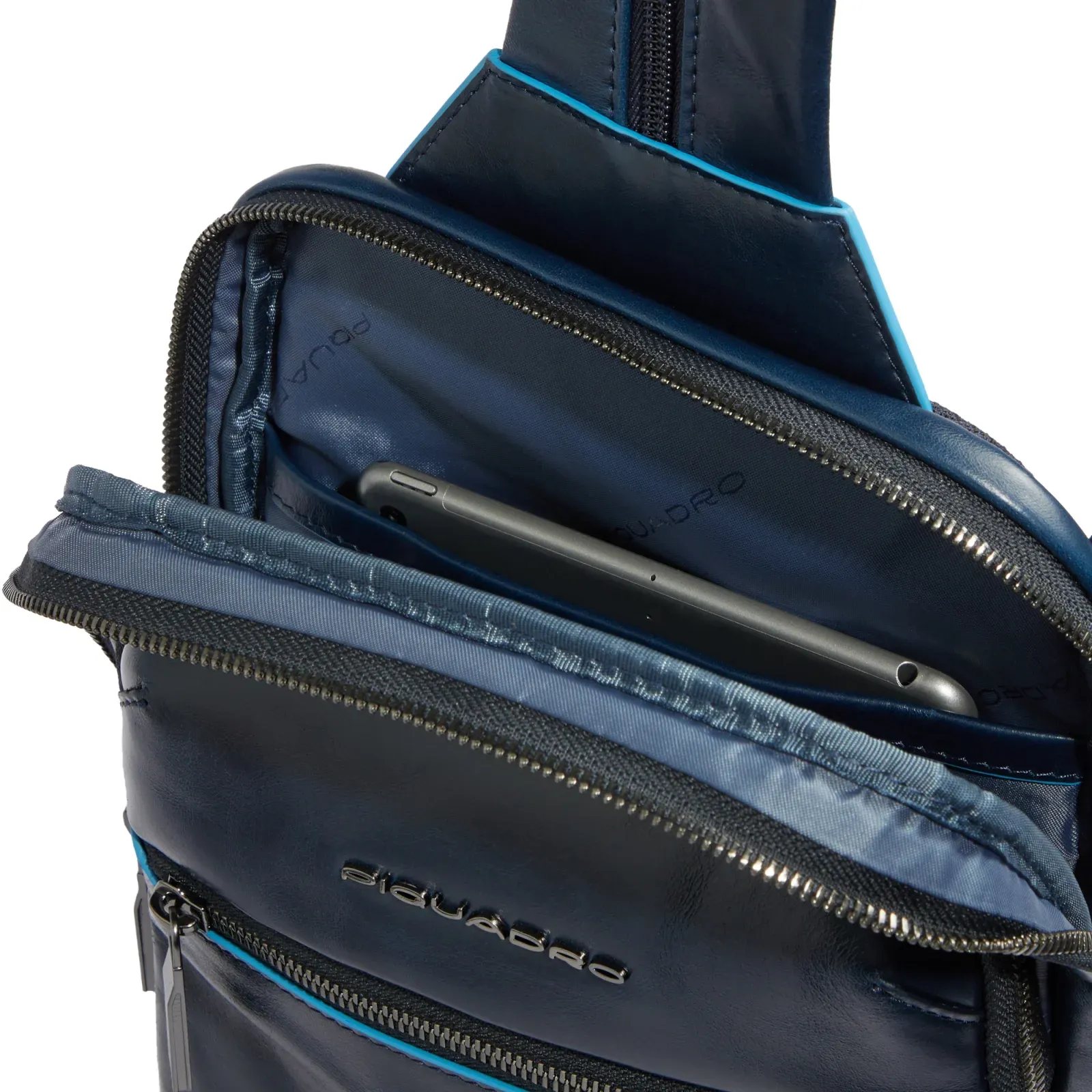 Рюкзак слинг мужской Piquadro Blue Square CA6589B2/BLU2 темно-синий натур.кожа - фото 6