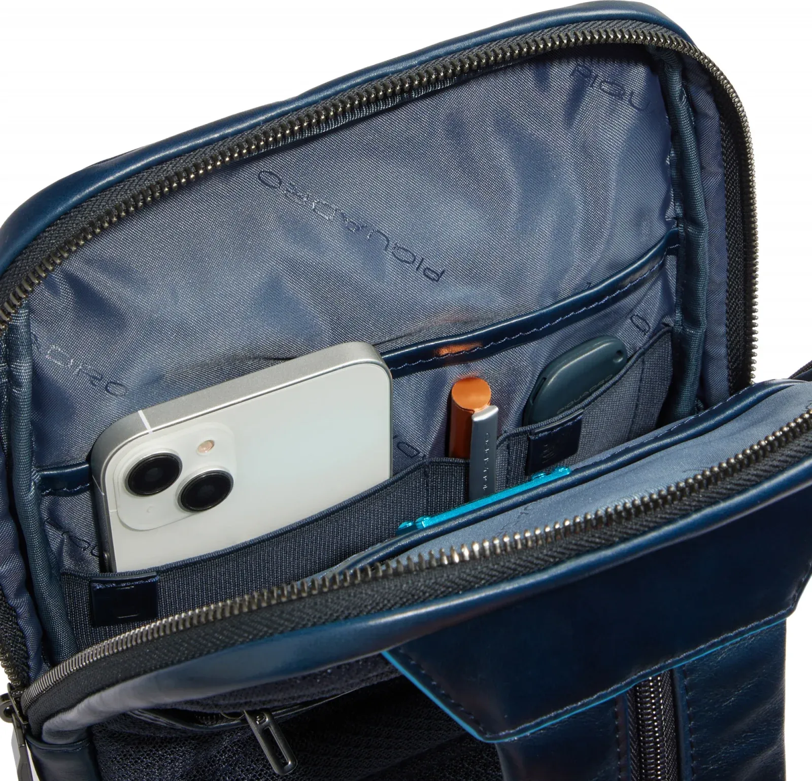 Рюкзак слинг мужской Piquadro Blue Square CA6589B2/BLU2 темно-синий натур.кожа - фото 7