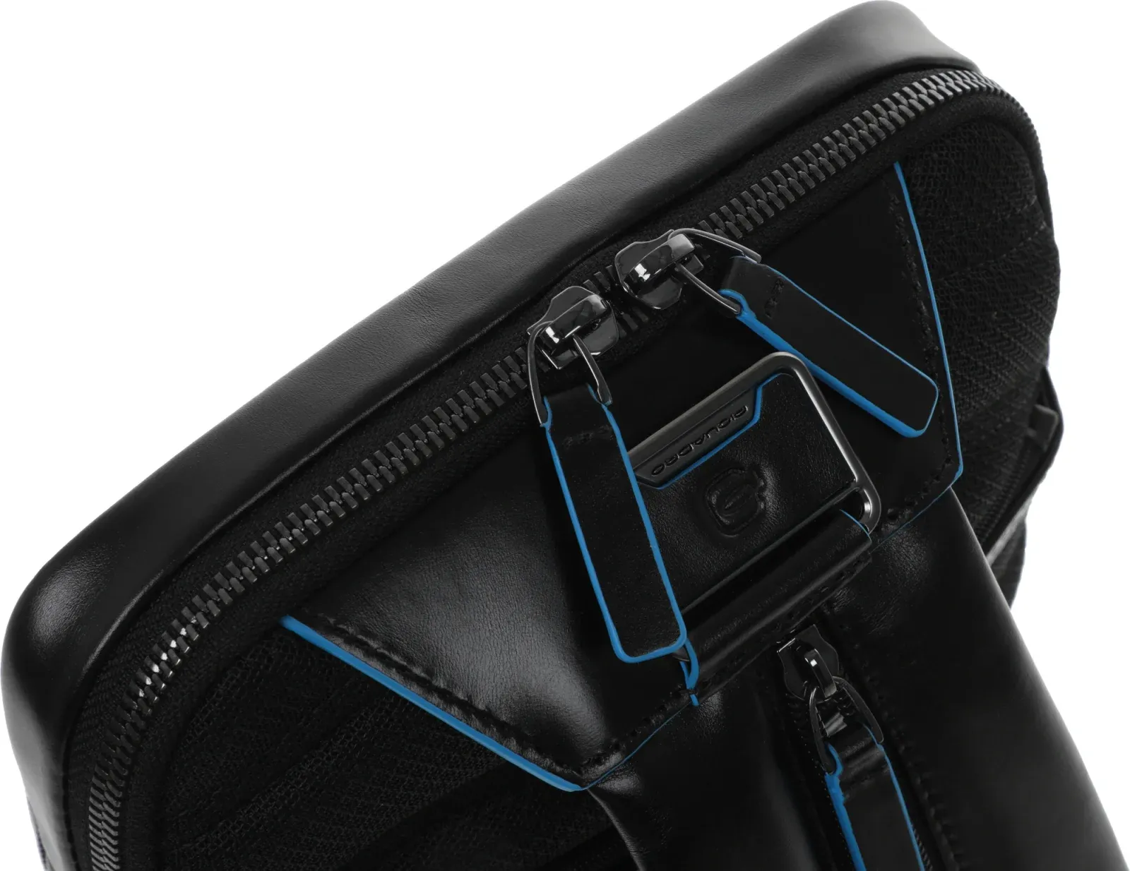 Рюкзак слинг мужской Piquadro Blue Square CA6589B2/N черный натур.кожа - фото 7