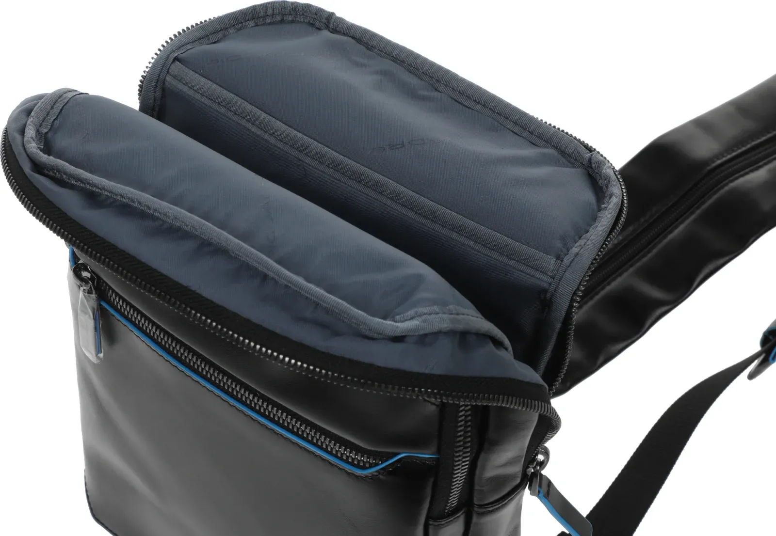 Рюкзак слинг мужской Piquadro Blue Square CA6589B2/N черный натур.кожа - фото 8
