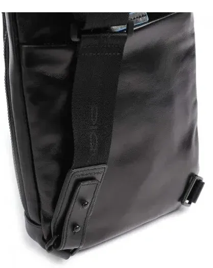 Рюкзак слинг Piquadro Blue Square Revamp CA5577B2V/N черный натур.кожа - фото 4