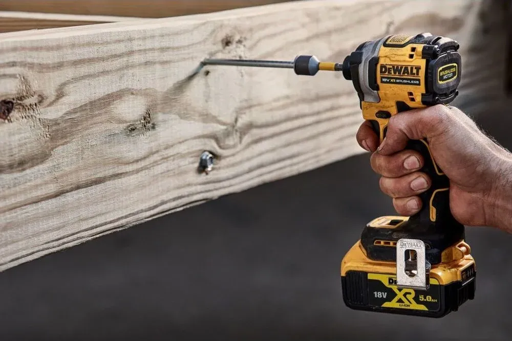 Шуруповерты DEWALT DCF850N-XJ - фото 1