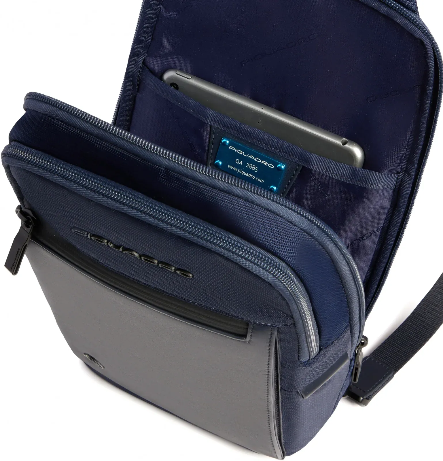 Рюкзак слинг мужской Piquadro Orion CA6625S136/BLU синий ткань/натур.кожа - фото 4