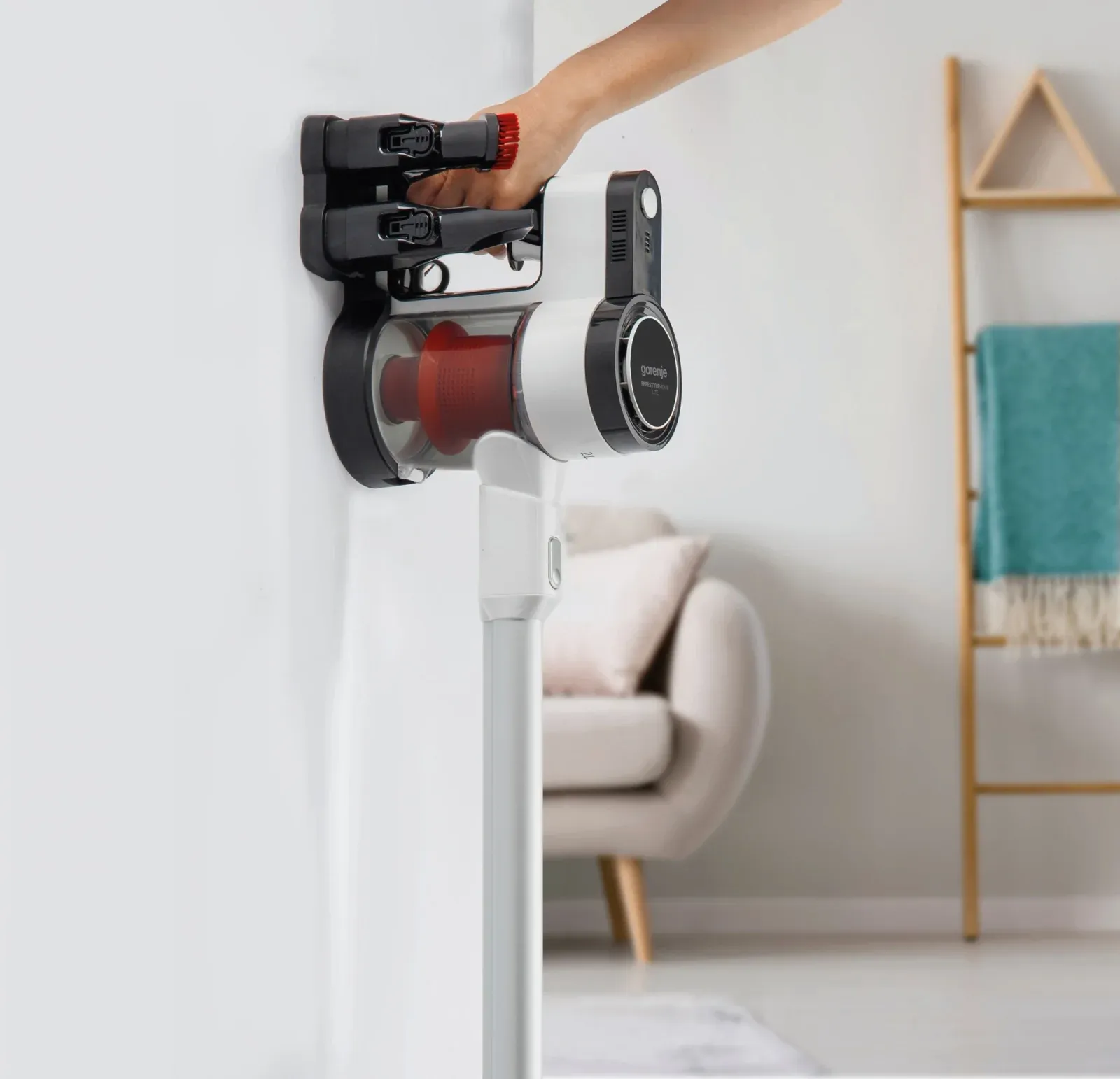 Пылесос ручной Gorenje SVC216FMLW 135Вт белый/черный - фото 6