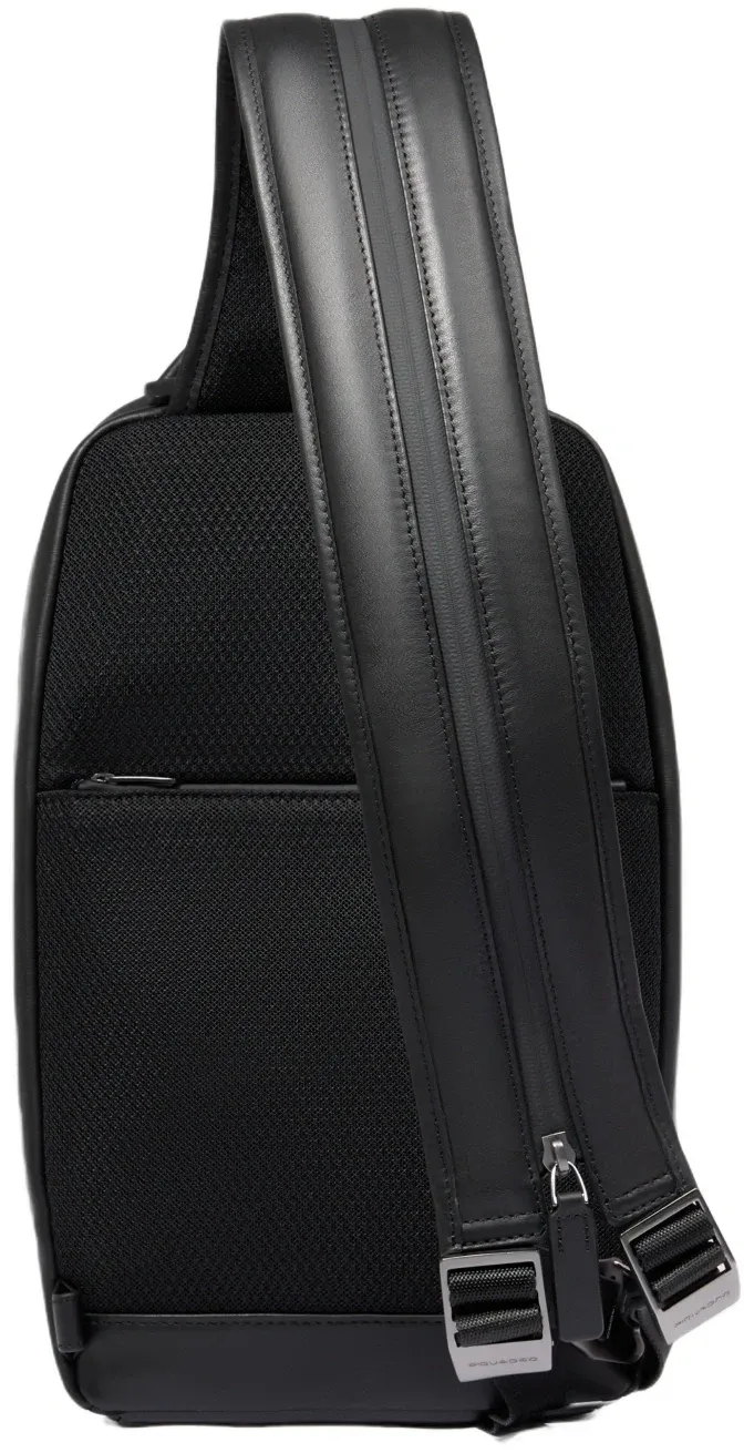 Рюкзак слинг Piquadro Urban CA6801UB00/N черный натур.кожа, 8 л - фото 3