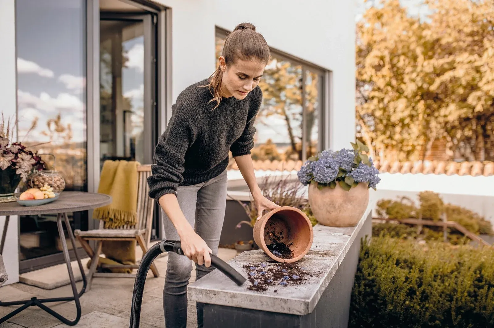 Строительный пылесос Karcher WD 3 V-17/4/20 1000Вт уборка: сухая/влажная желтый - фото 5