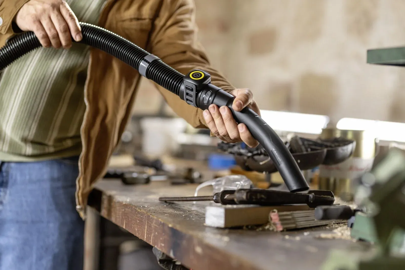 Строительный пылесос Karcher WD 5 Control P 25/5/22 1200Вт уборка: сухая/влажная/выдув/сбор воды желтый - фото 4
