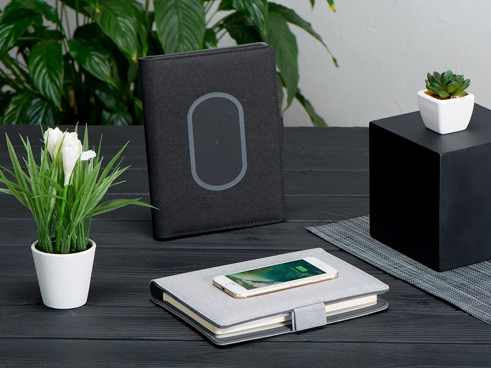 Органайзер с беспроводной зарядкой Powernote 5000 mAh светло-серый - фото 17