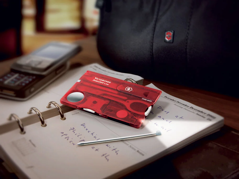 Швейцарская карточка SwissCard Lite 13 функций полупрозрачный красный - фото 4