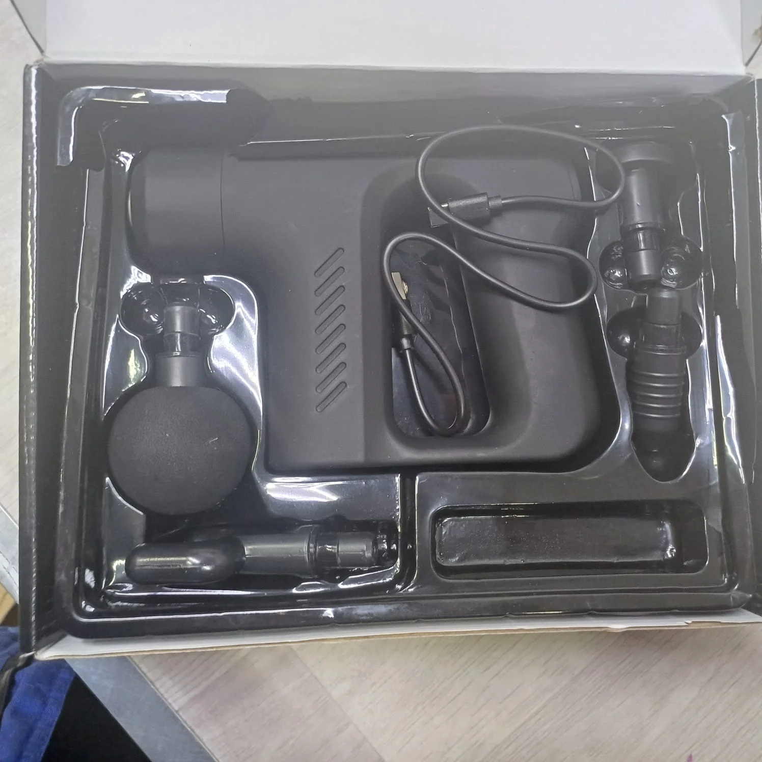 Перкуссионный массажер для тела Matt черный - фото 15