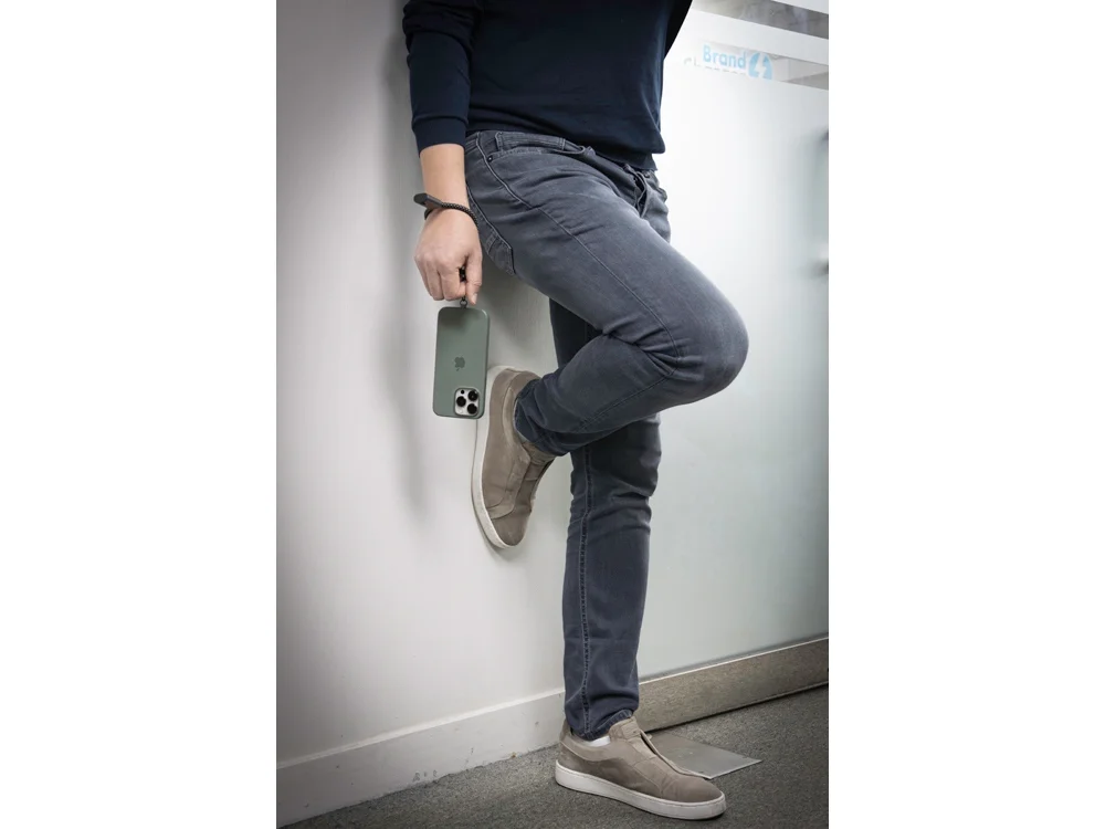 Ремешок-держатель для телефона с зарядным кабелем USB-C- USB-C Lany Wristband Charge Eco серый - фото 20