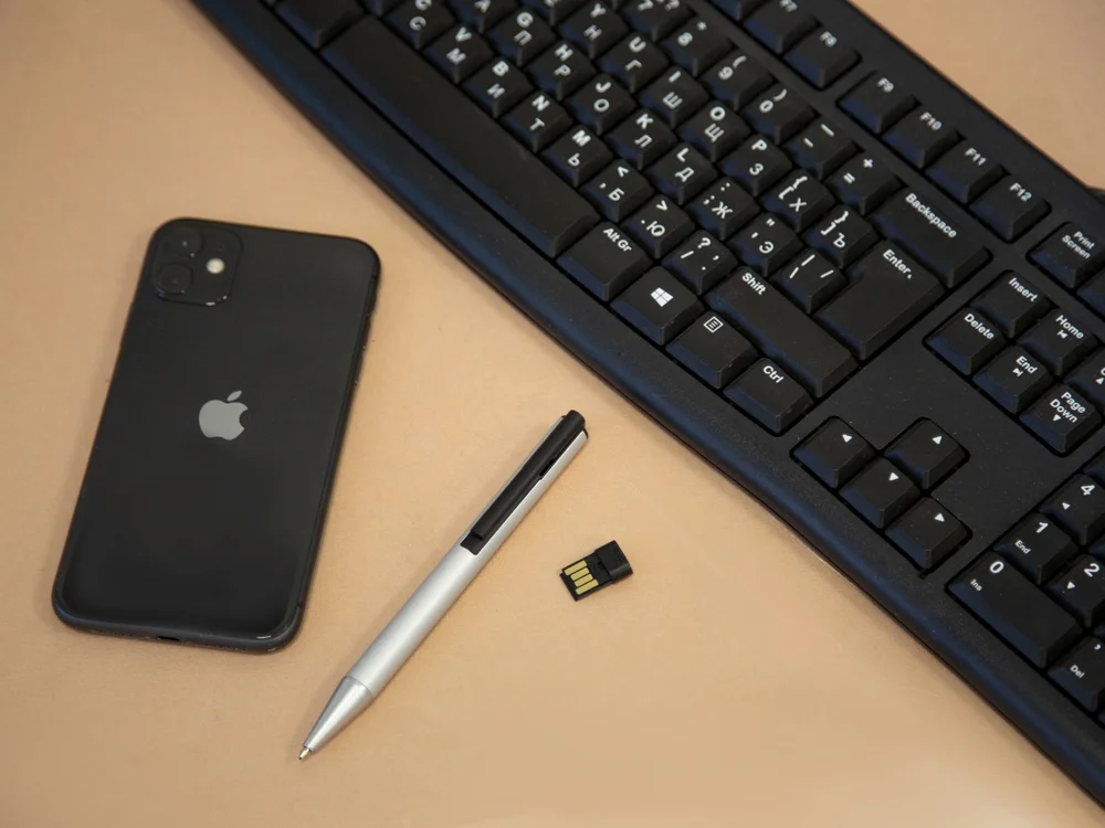 Ручка шариковая металлическая Jobs soft-touch с флеш-картой на 8 Гб серебристый/черный - фото 7