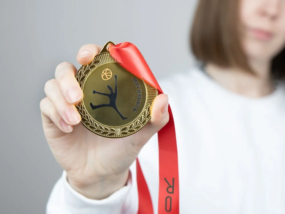 Медаль Regalia большая золотистая - фото 10