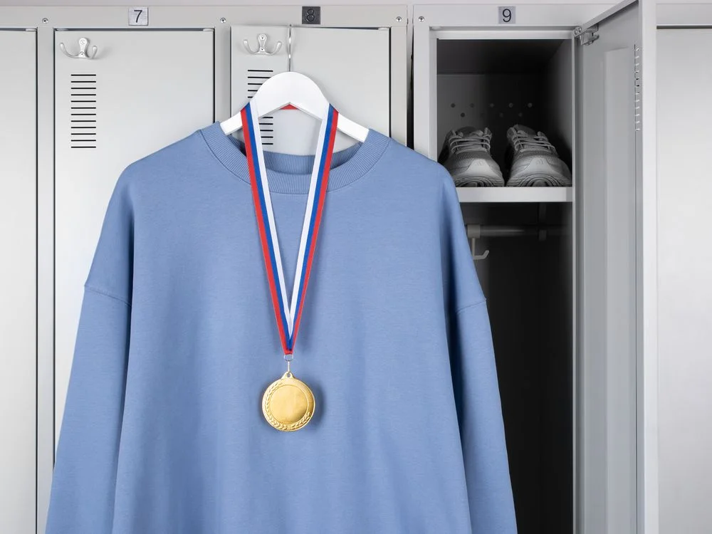 Медаль Regalia большая золотистая - фото 5