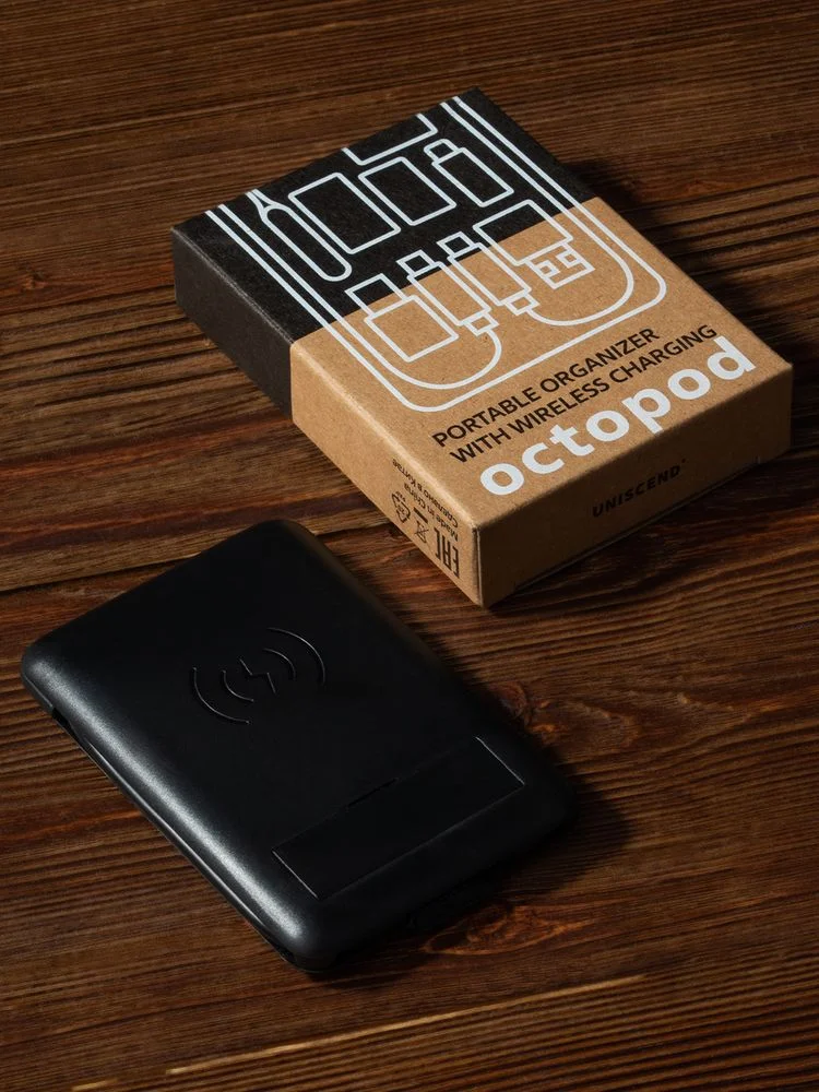 Органайзер с беспроводной зарядкой и набором адаптеров Octopod, черный - фото 10