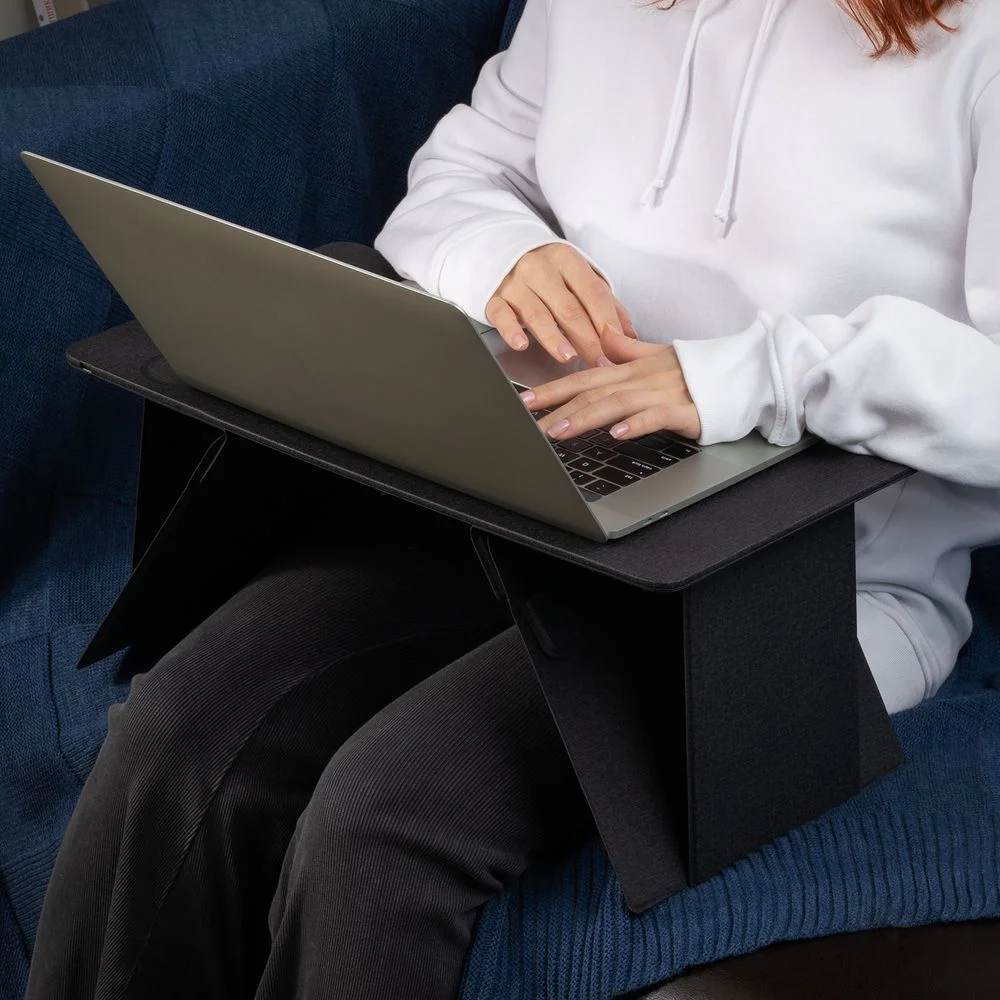 Складной стол для ноутбука с беспроводной зарядкой Kickstand Table серый - фото 11