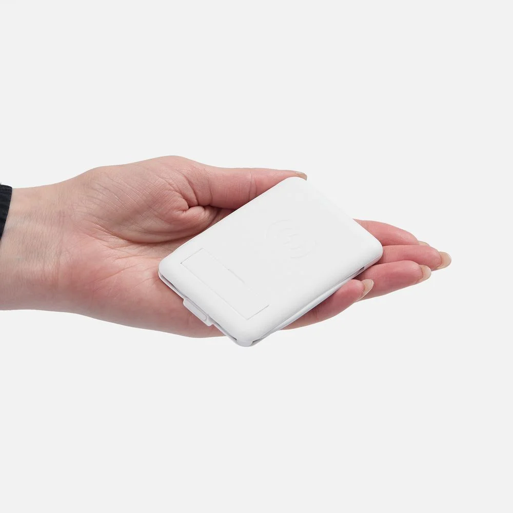 Органайзер с беспроводной зарядкой и набором адаптеров Octopod белый - фото 6