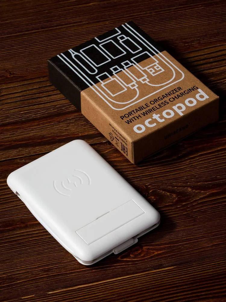 Органайзер с беспроводной зарядкой и набором адаптеров Octopod белый - фото 9