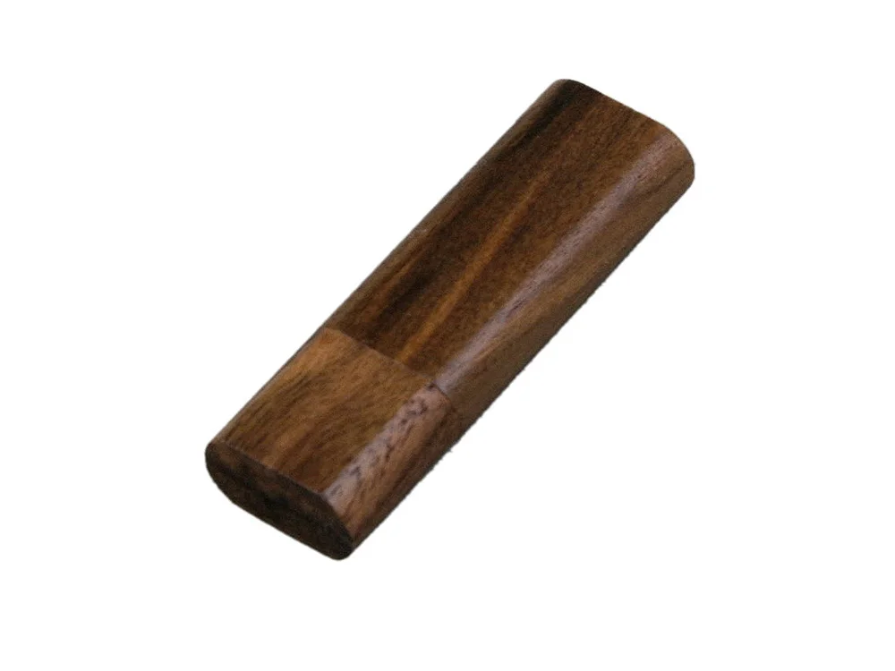 USB 2.0- флешка на 32 Гб эргономичной прямоугольной формы с округленными краями коричневый 32Gb